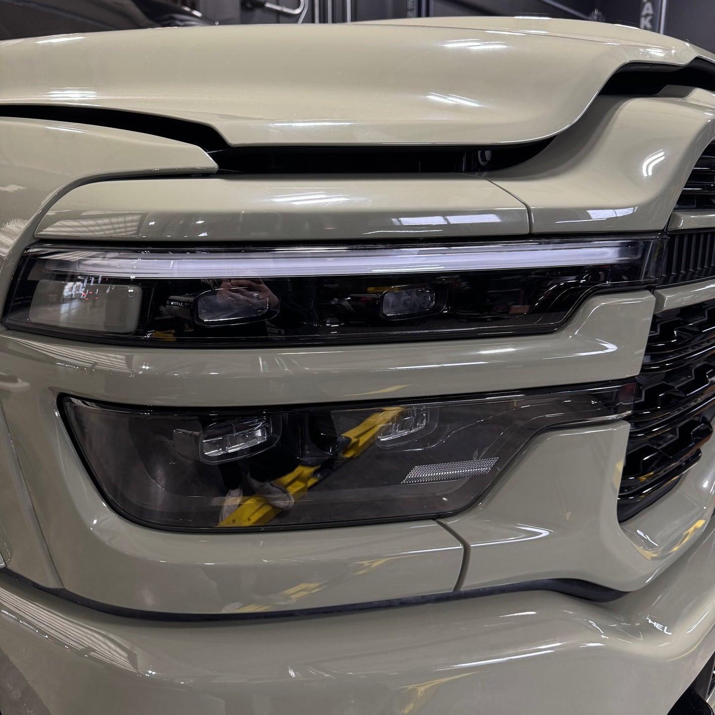 Dodge Ram OEM Projector Headlights (2025-2026 HD)