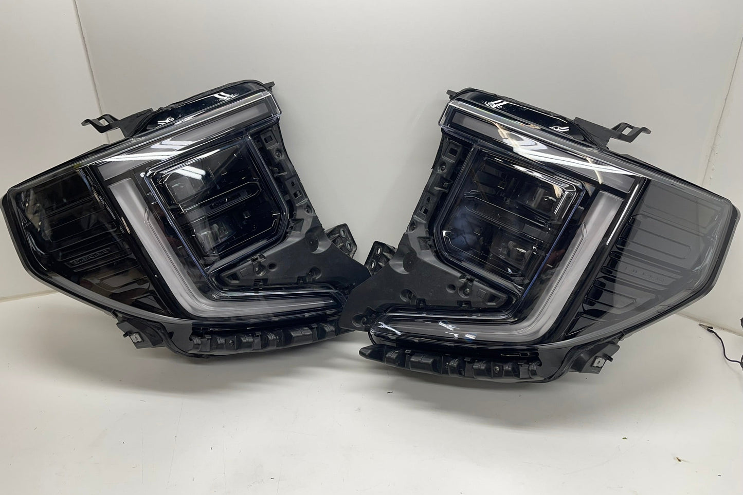 GMC Sierra 1500 OEM Headlights (2023-2026)